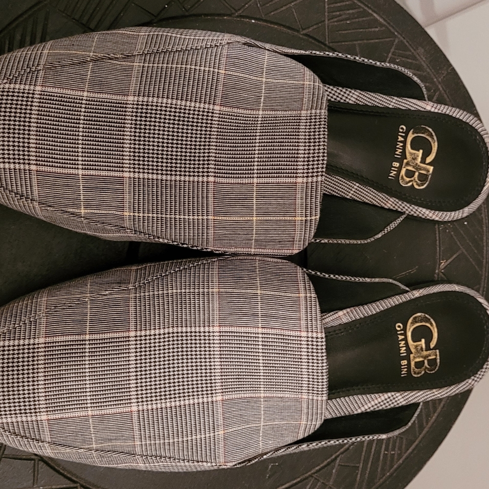 Gianni Bini Flats